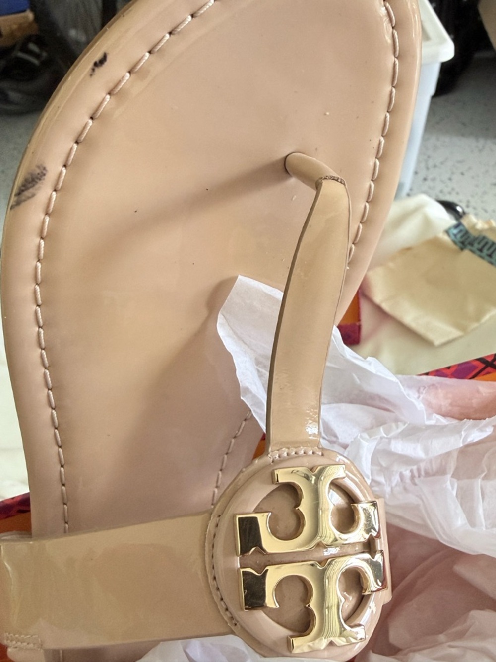 Tory Burch Nude/Blush Patent Miller Logo Thong Sandals - Picture 5 of 6